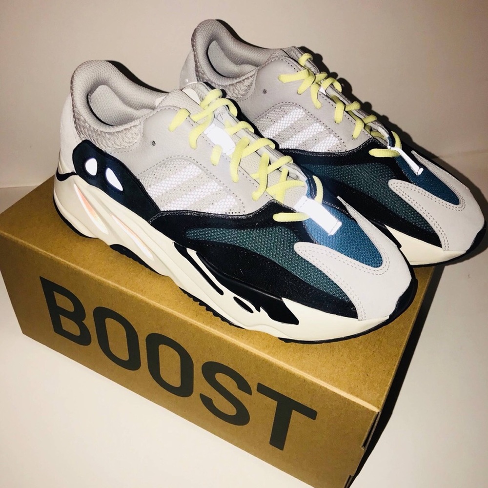 Yeezy Boost 700 - Picture 4 of 4